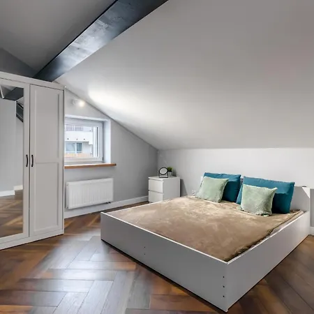 Golden Waw - Marcinkowskiego 3 *